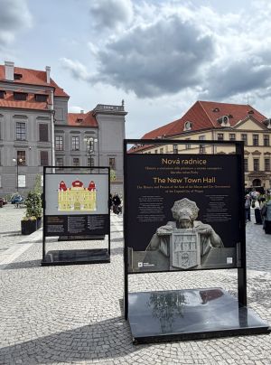 v&yacute;stava před Novou radnic&iacute;